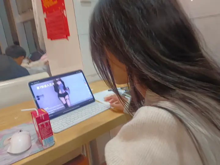 王维嘉的丑照