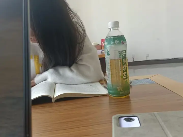 图书馆偷拍